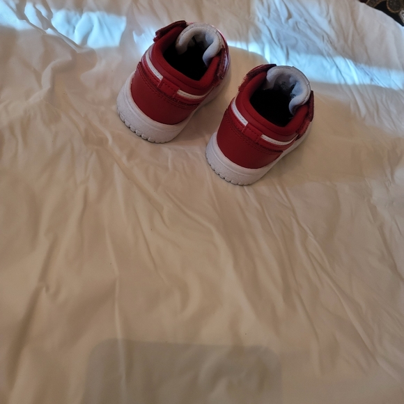 Jordan's nike for toddler's hardly used. - Picture 2 of 3